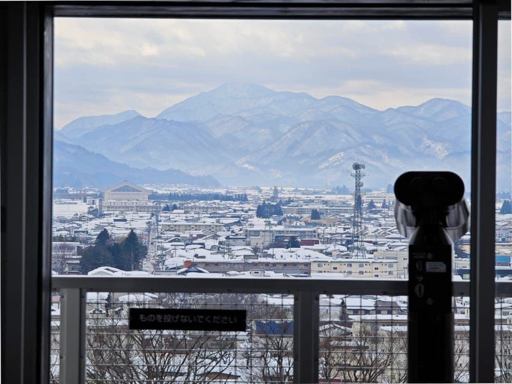 Tsuruga Castle in Winter — Fluffy Snow That Makes the Castle Even More Beautiful